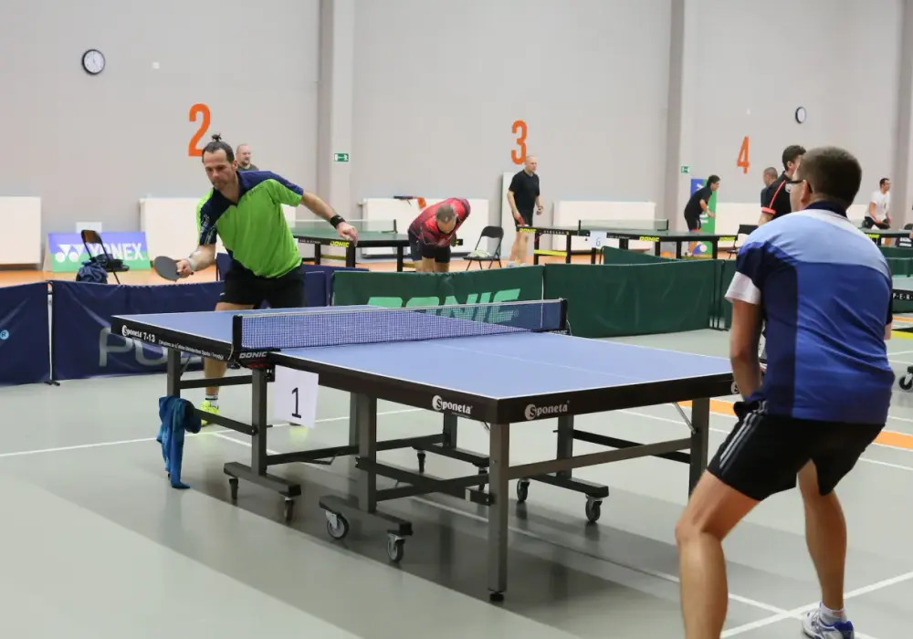 Gdzie grać w tenis stołowy w Poznaniu? Sprawdź najlepsze miejsca