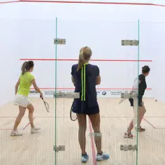 Najlepsze kluby squash w Poznaniu - graj, trenuj i baw się!