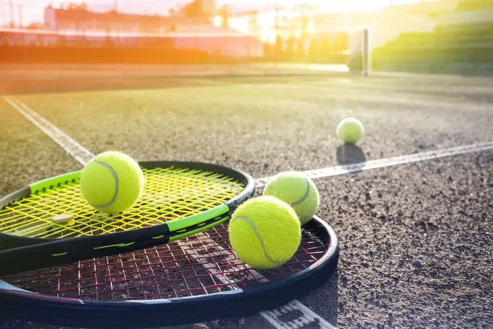 Zdjęcie Na czym polega tenis? Poznaj zasady i tajniki tej pasjonującej gry
