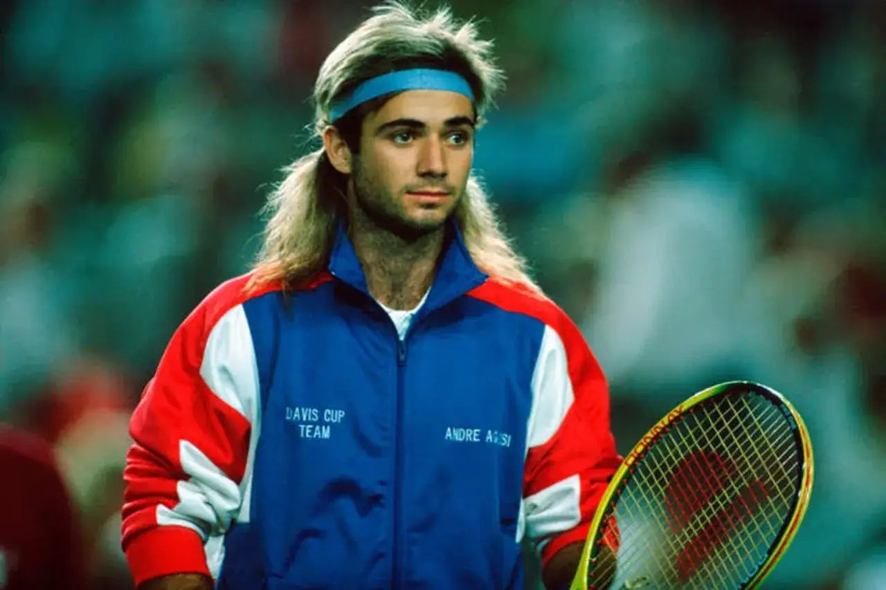 Andre Agassi, jeden z najbardziej znanych tenisistów, w kurtce Davis Cup Team.